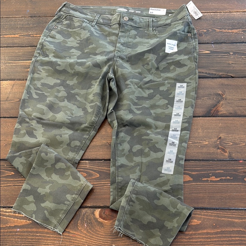 New with Tag Rockstar Super Skinny Green Camouflage Pants